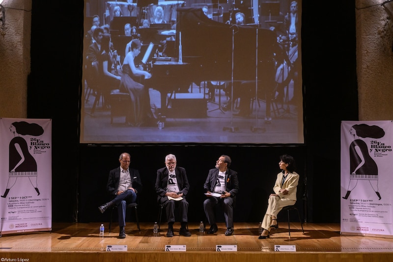 26 Festival Internacional de Piano En Blanco y Negro