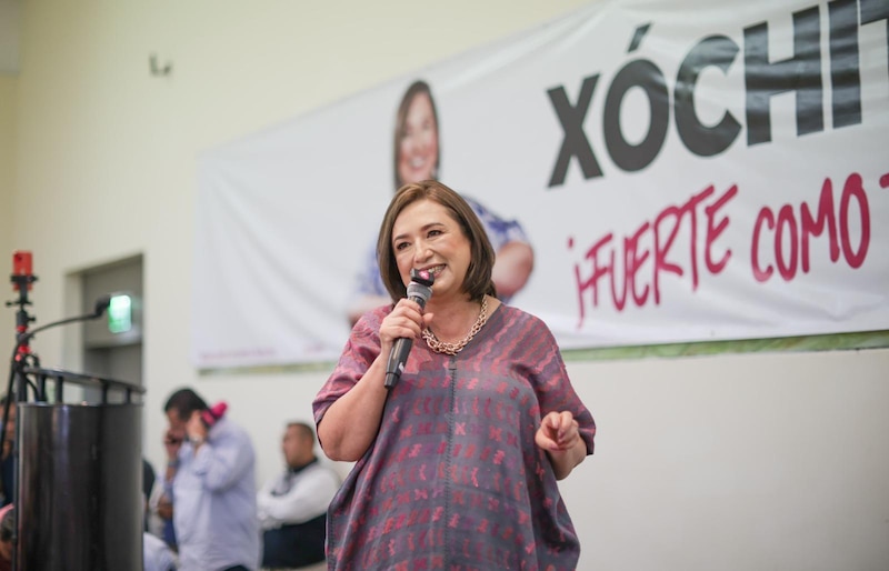 La candidata Xóchitl Gálvez da un discurso durante un evento de campaña.