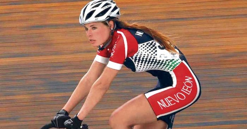 Ciclista profesional en acción