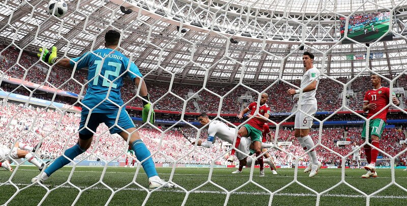 Cristiano Ronaldo anota el gol de la victoria de Portugal ante Marruecos