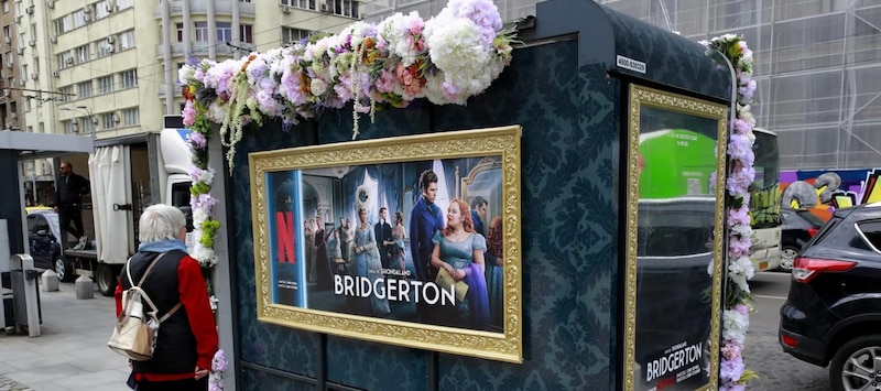 Bridgerton es una serie de televisión de época que se estrenó en Netflix el 25 de diciembre de 2020. La serie está basada en las novelas de Julia Quinn del mismo nombre.