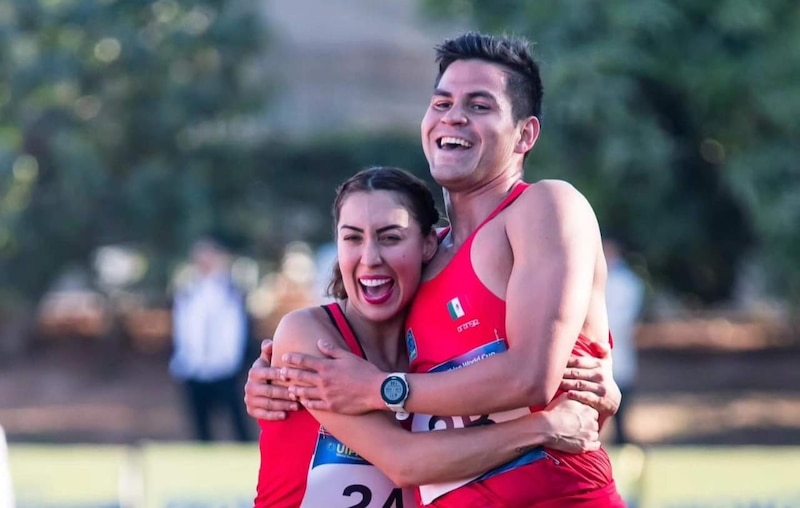 Atletas mexicanos celebran su victoria en los Juegos Olímpicos