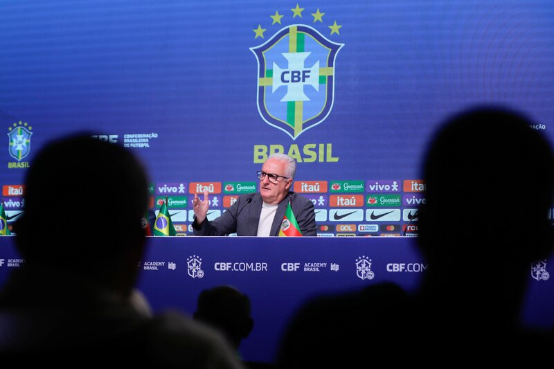 Possible title: Tite convoca jogadores para a Seleção Brasileira