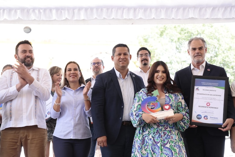 Reconocimiento a la trayectoria de la cantautora salvadoreña Sonia Rosa