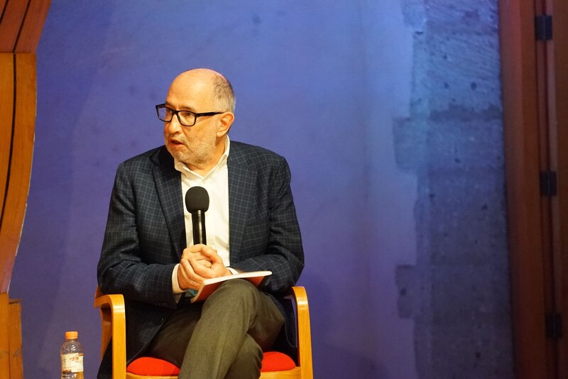 El escritor Salman Rushdie en una conferencia