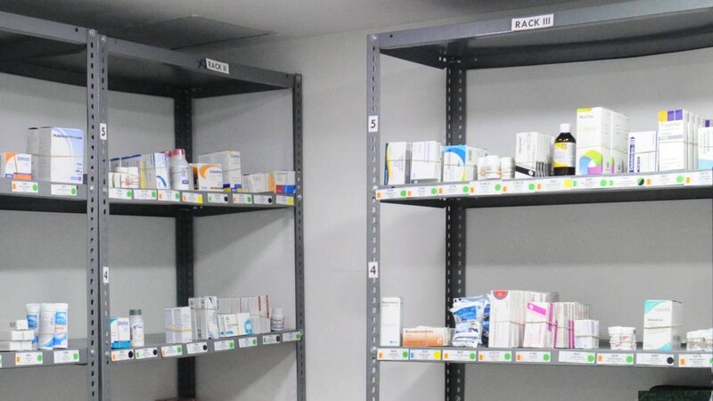 Inventario de medicamentos en una farmacia