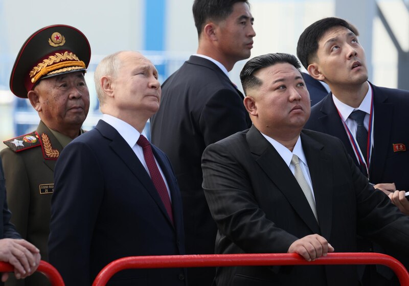 Kim Jong-un, Putin y otros líderes mundiales observan un desfile militar