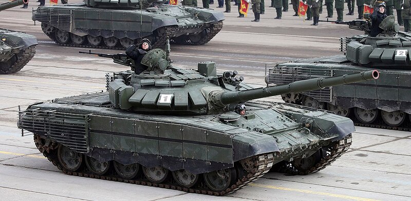 Tanques rusos en un desfile militar
