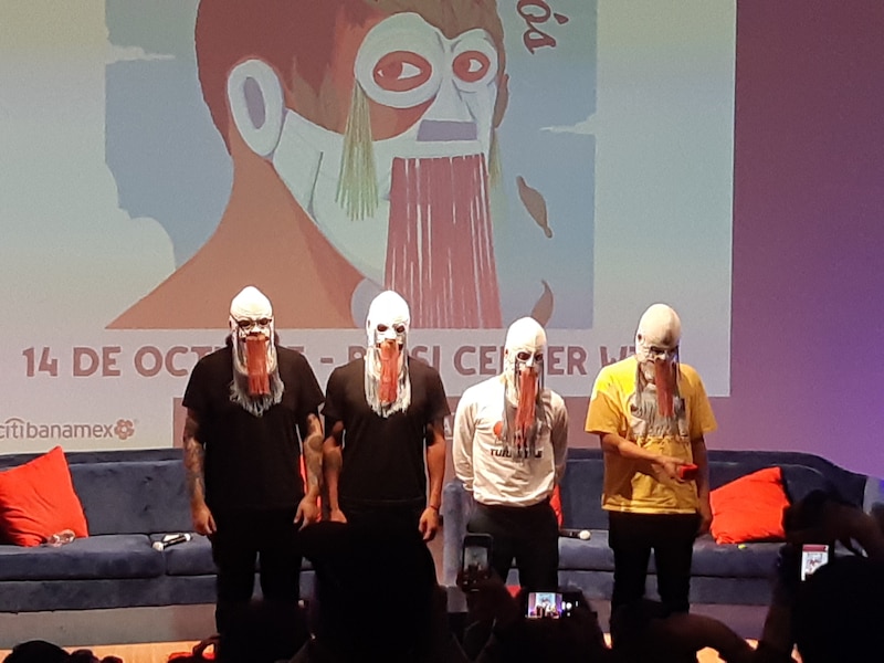 Los integrantes de la banda "Residente" durante una rueda de prensa.