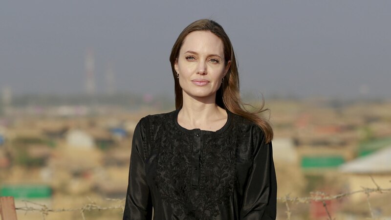 Angelina Jolie visita un campo de refugiados en Pakistán