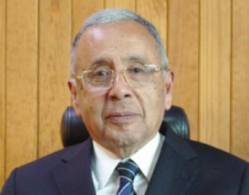 El Dr. García, un reputado médico de la ciudad, es nombrado nuevo director del hospital.