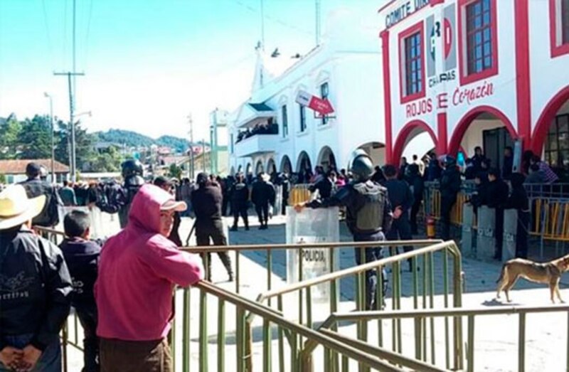Enfrentamiento entre policías y pobladores en Chiapas