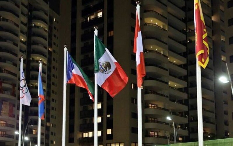 Ondeando banderas de diferentes países