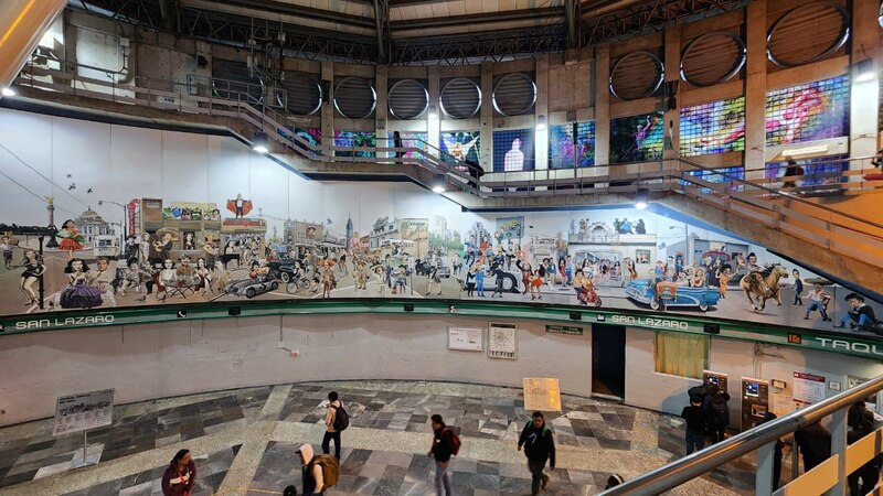 Murales en la estación San Lázaro