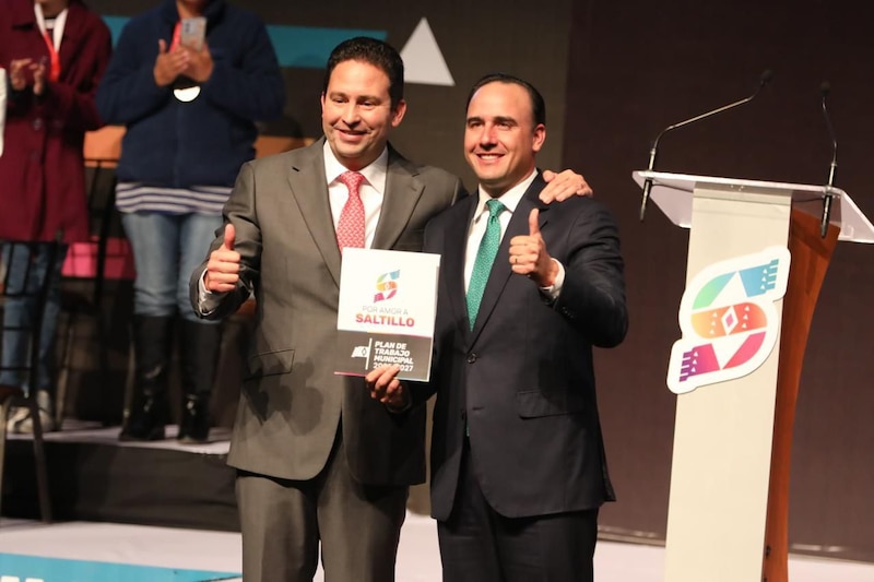 Manolo Jiménez y Javier Díaz durante la toma de protesta ciudadana