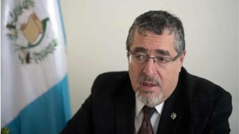 Presidente de Guatemala dice que no renunciará pese a protestas