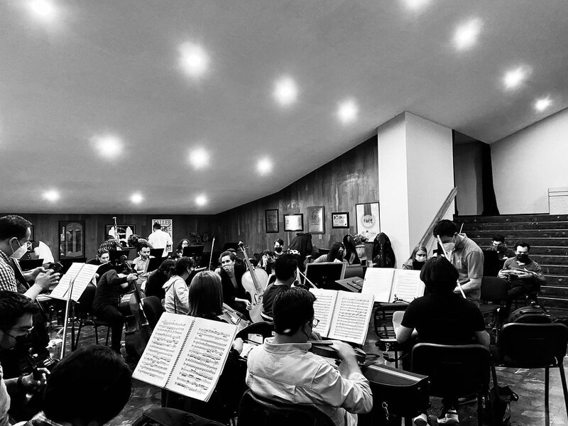 Orquesta sinfónica ensayando