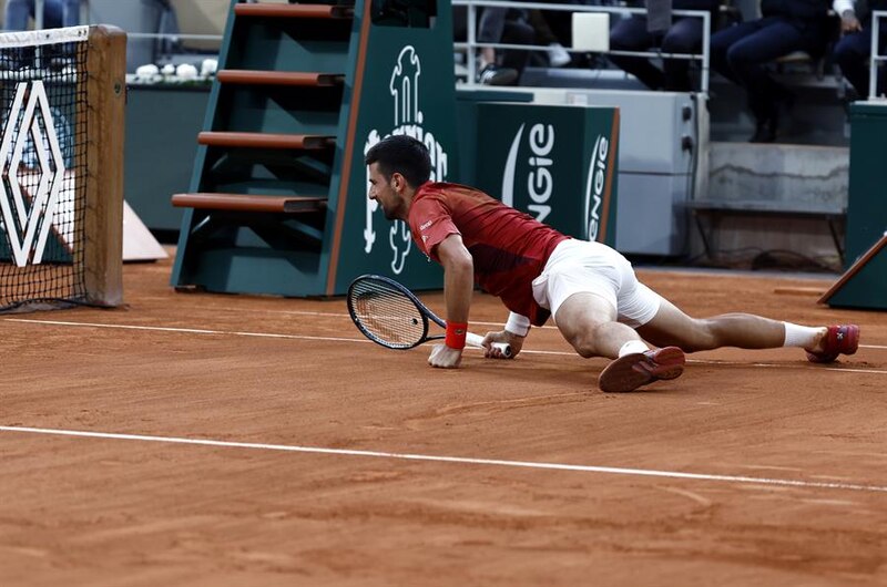 Nadal se desliza en la arcilla