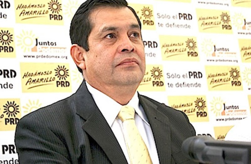 El presidente del PRD, Miguel Vargas Maldonado, habla en una rueda de prensa.