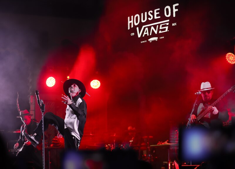 Concierto de música en vivo de la banda Interpol en House of Vans CDMX.