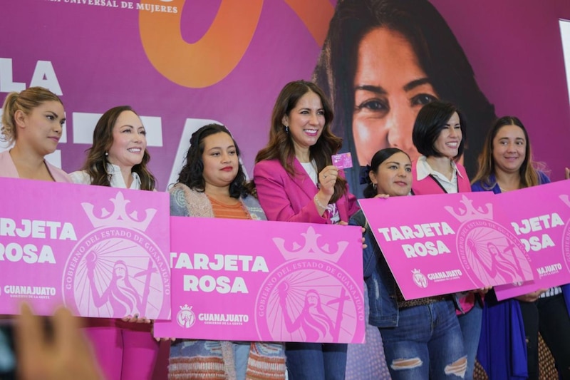 Tarjeta Rosa Guanajuato 2025. La gobernadora Libia Dennise encabezo la entrega de tarjetas para este programa social.