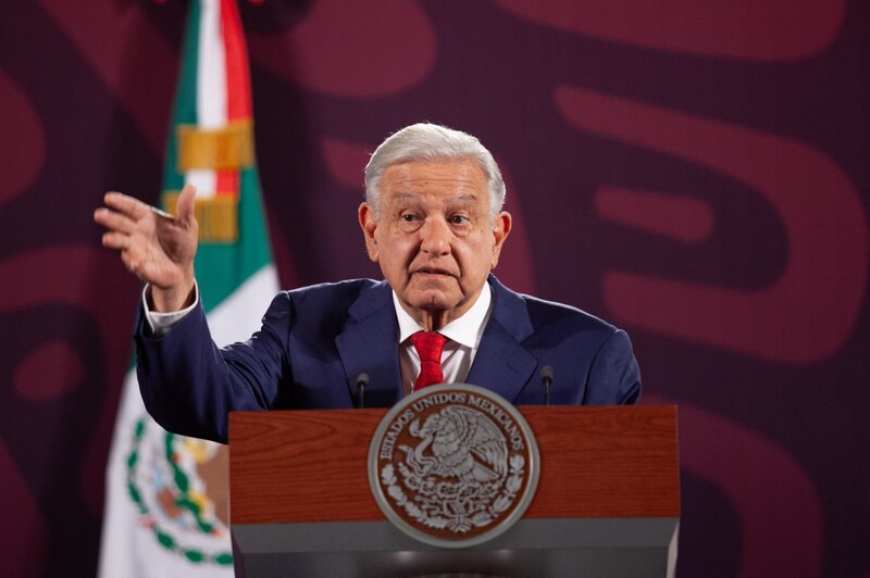 El presidente Andrés Manuel López Obrador da un discurso en la conferencia matutina.