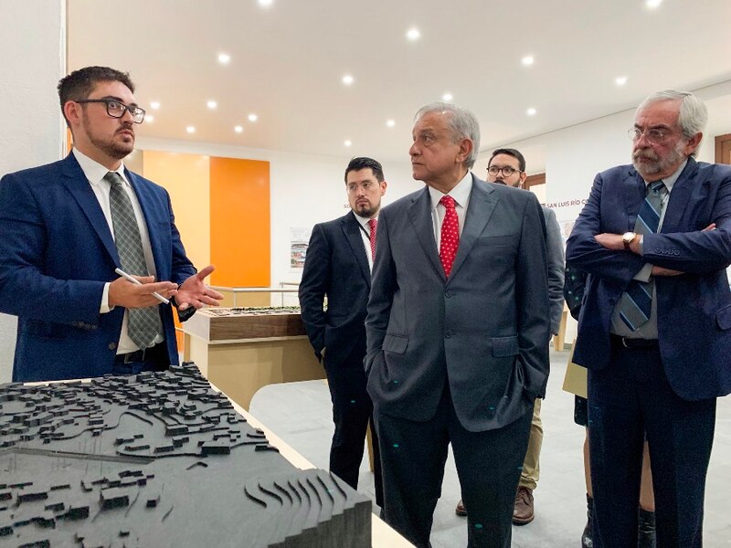 El presidente López Obrador visita el nuevo museo de la ciudad.
