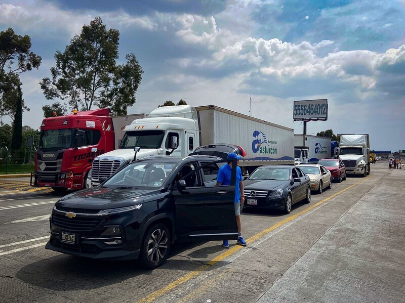 Tráfico vehicular en la carretera