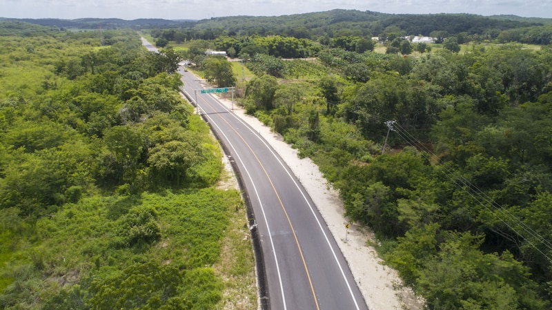 Carretera urbana en México