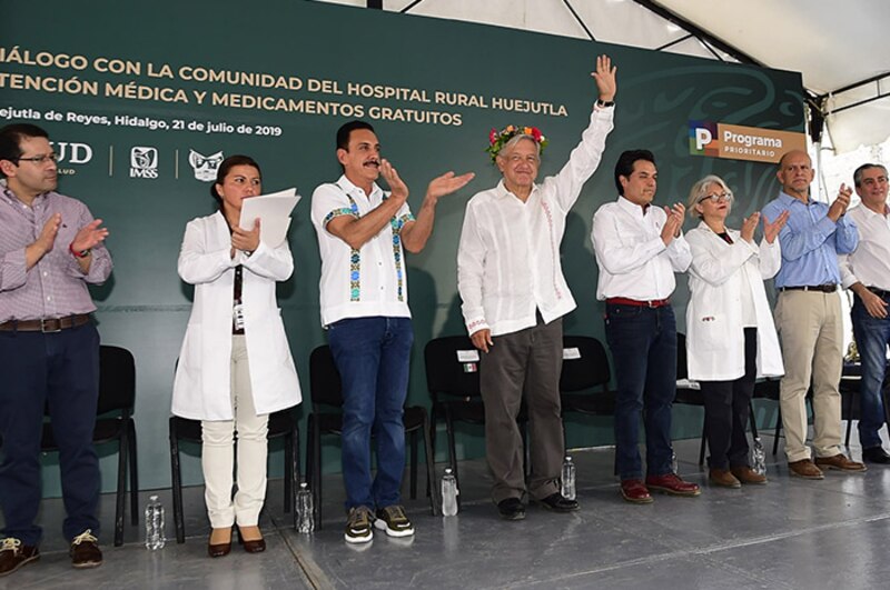 El presidente Andrés Manuel López Obrador dialoga con la comunidad del Hospital Rural Huejutla