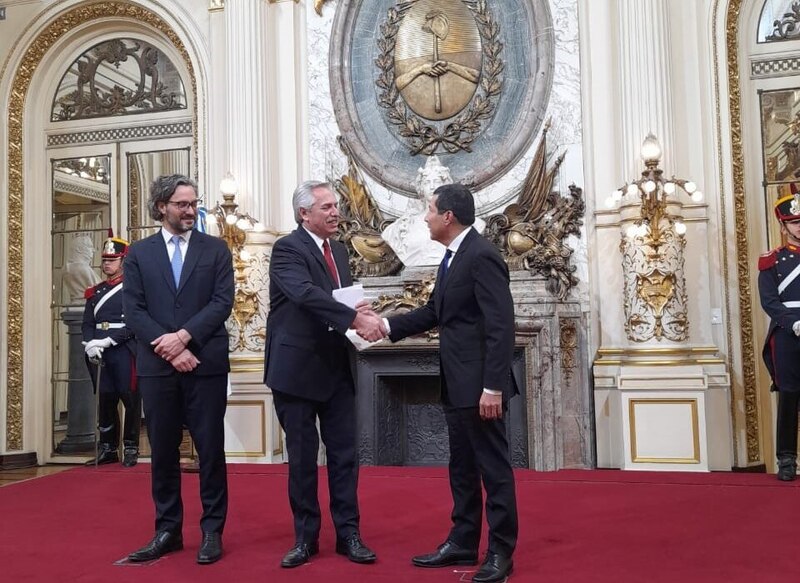 El presidente Alberto Fernández recibe las cartas credenciales del nuevo embajador de China, Zou Xiaoli.