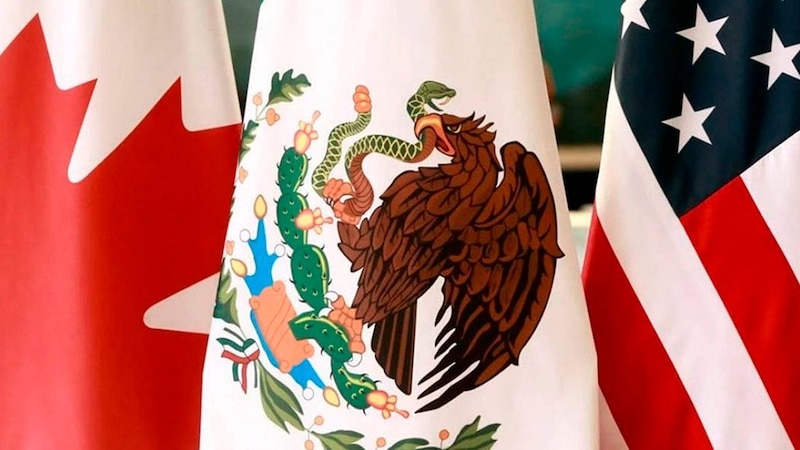 Las banderas de México, Estados Unidos y Canadá ondeando juntas