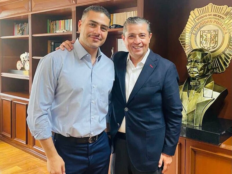 El cantante colombiano Maluma se reúne con el presidente de México, Andrés Manuel López Obrador.