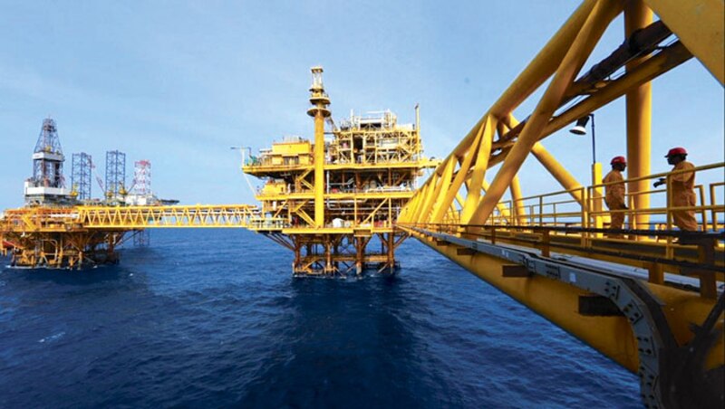 Plataforma petrolera en el mar