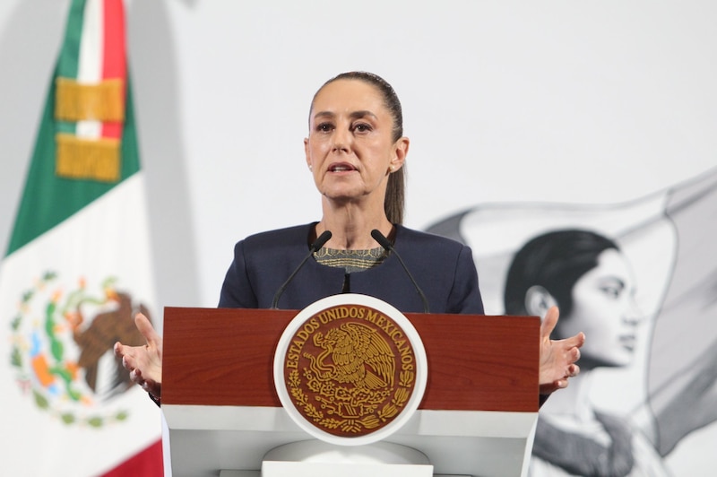 Claudia Sheinbaum, presidenta de México, señala durante la mañanera que se detectó una alta participación de cuentas tipo bot en torno al caso de Teuchitlán