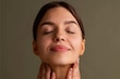 Descubre el Yoga Facial: La Nueva Tendencia Natural para Rejuvenecer tu Rostro