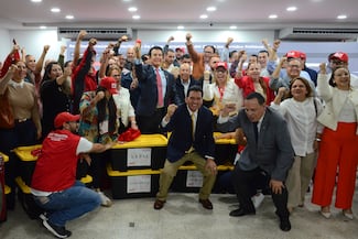 Nasralla supera al candidato de Trump tras reanudarse el conteo en Honduras 