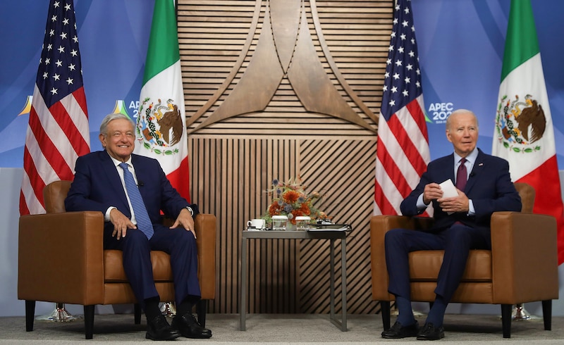 El presidente mexicano Andrés Manuel López Obrador y el presidente estadounidense Joe Biden se reúnen en la Cumbre de Líderes de América del Norte.