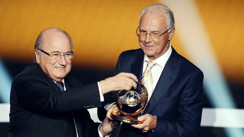 Sepp Blatter y Franz Beckenbauer en la ceremonia del premio Laureus