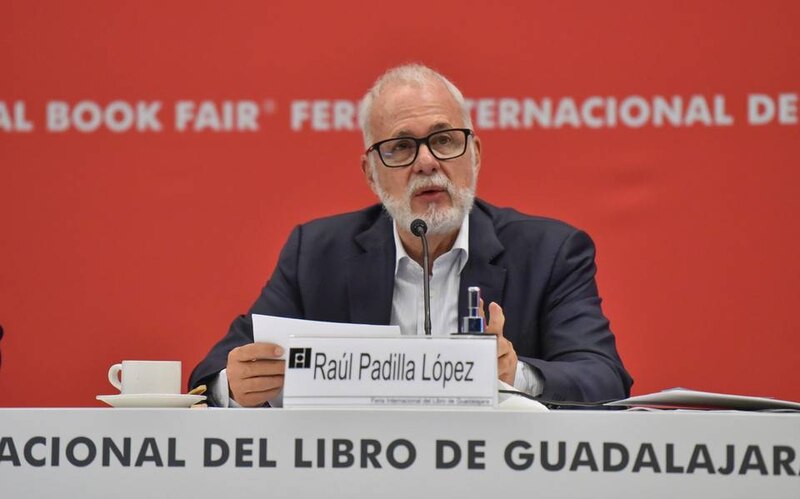 El escritor Raúl Padilla López en la Feria Internacional del Libro de Guadalajara