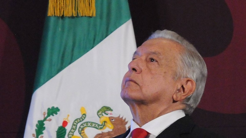 El presidente de México, Enrique Peña Nieto, da un discurso ante la nación.