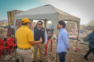 Atienden incendio en el basurón municipal de Culiacán y entregan apoyos a familias