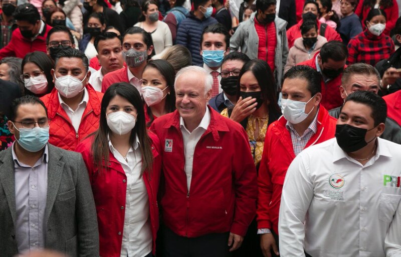 El presidente López Obrador encabeza la marcha por el Día del Trabajo en la Ciudad de México