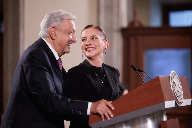 El presidente López Obrador y la ministra Norma Piña Hernández durante la ceremonia de toma de posesión de la nueva presidenta de la Suprema Corte de Justicia de la Nación.