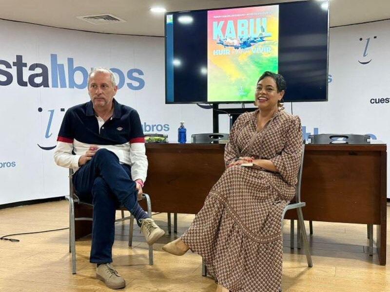 Presentación del libro "Karu pur vivir" de la escritora Karu Singh
