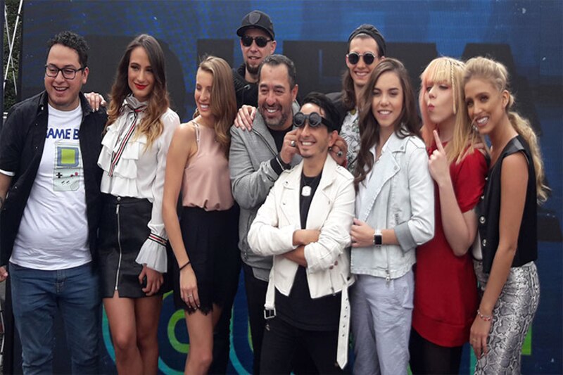 Youtubers y celebridades en un evento de videojuegos