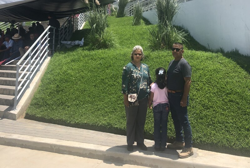Familia feliz en un parque