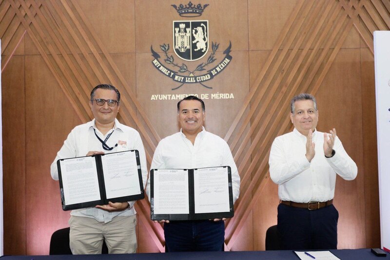 Firma de convenio entre el Ayuntamiento de Mérida y la empresa ABC para la construcción de un nuevo parque en la ciudad.