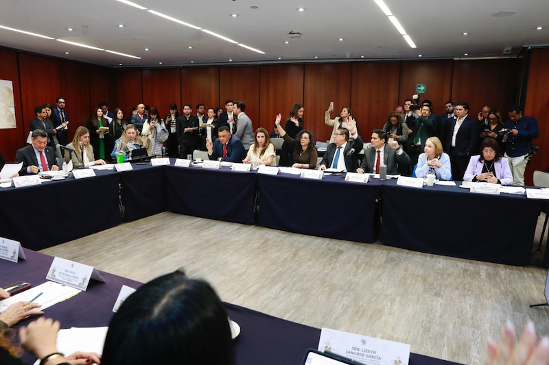 Mesa de la Comisión de Estudios Legislativos