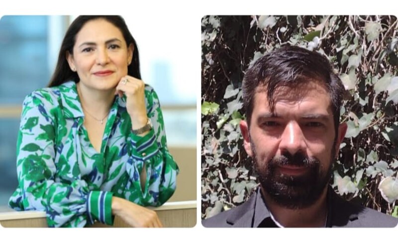 Dos personas sonríen a la cámara.